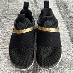 Nike runner size 9child